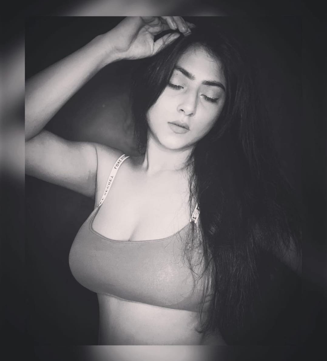 Rozpalająca modelka