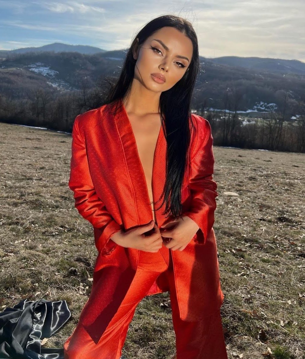 Zmysłowa nieznajoma