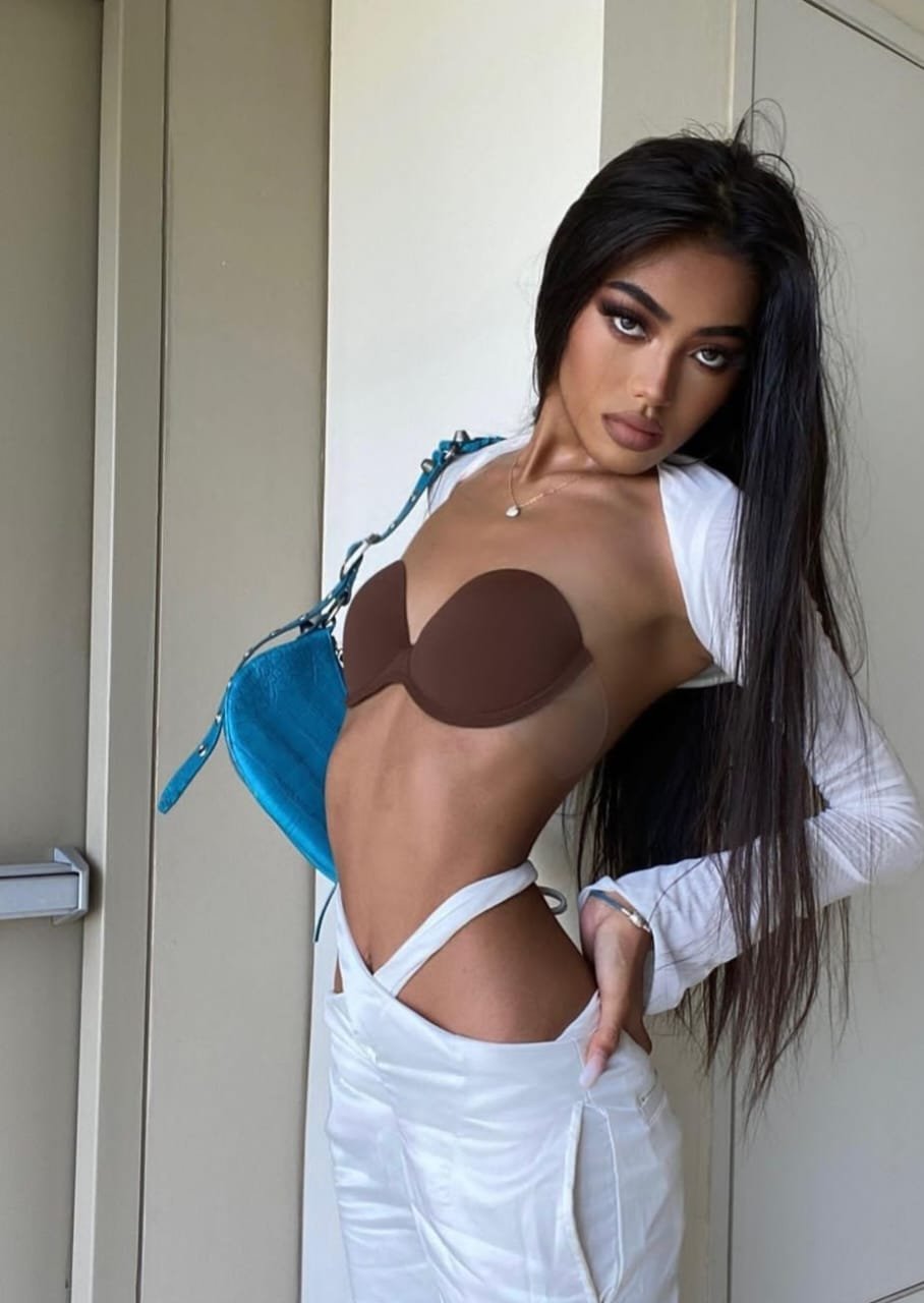 Rozpalająca modelka